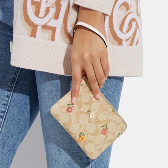 Brand New Coach Zip Wristlet In Signature Canvas With Nostalgic Ditsy Print - Picture 2 of 3